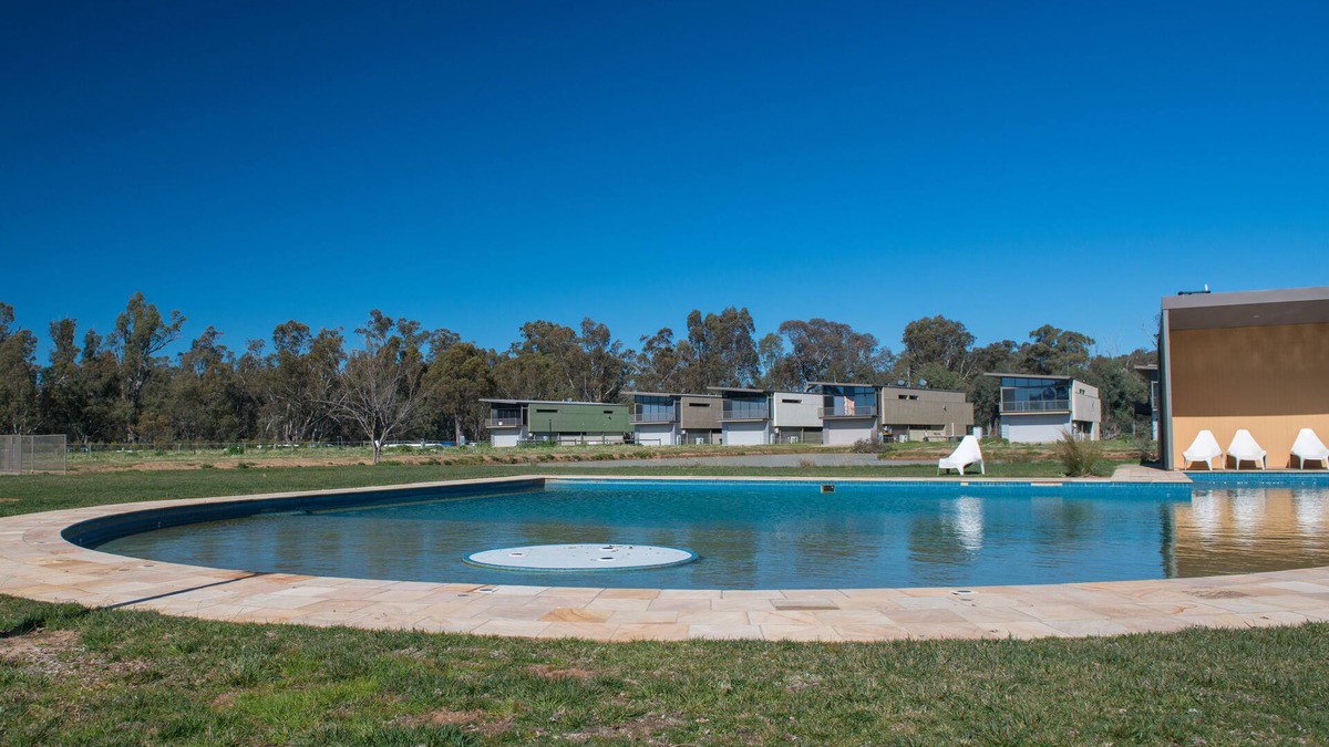 Moama House | River Chillin - Waterfront holiday home with boat ramp and private pontoon