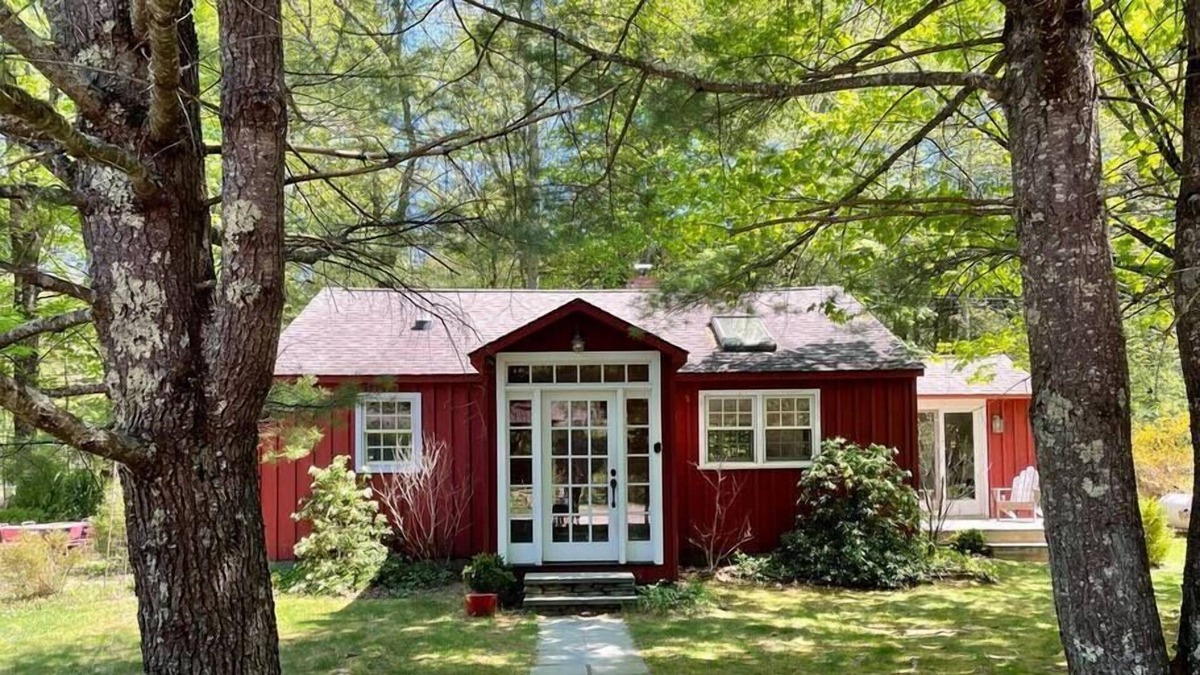 Claryville House | River Cottage - Cheerful cottage on a River