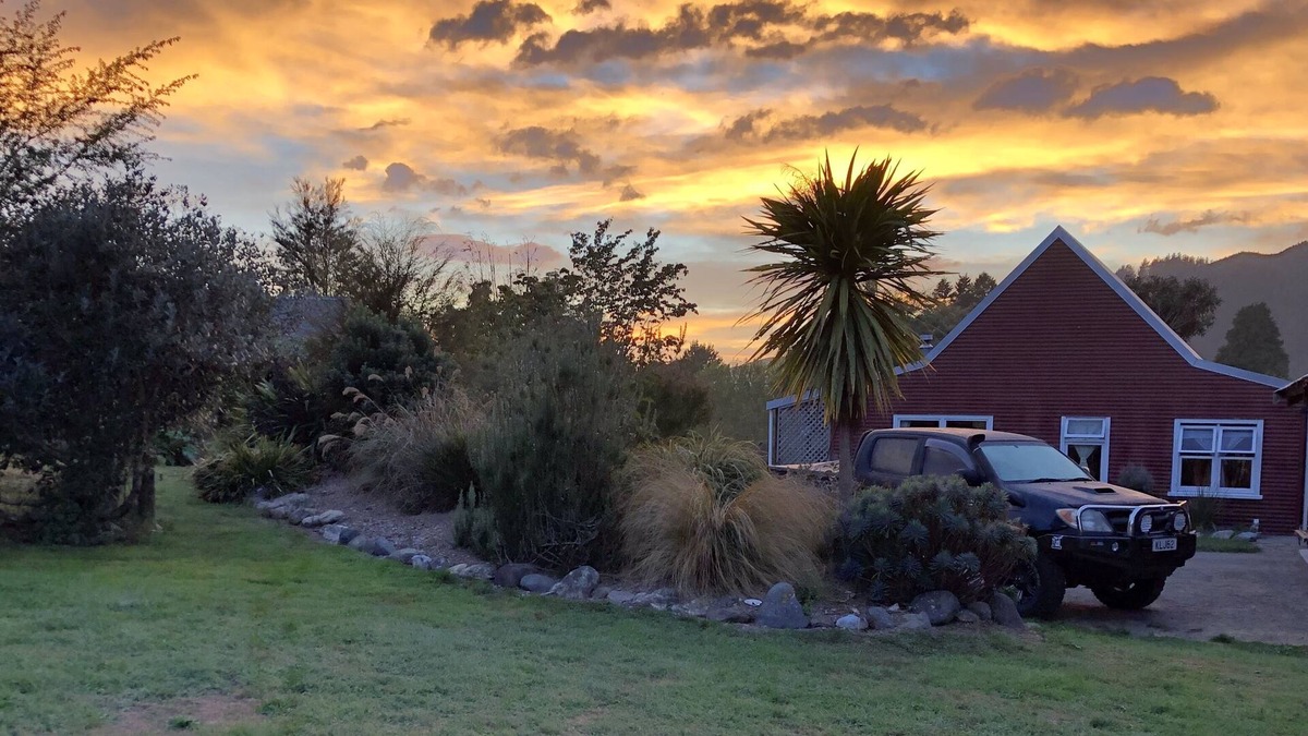Motueka Valley House | River Fishing Cottage