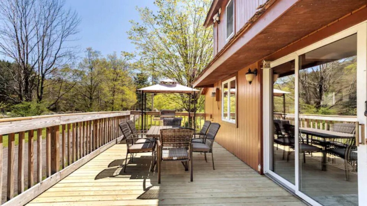East Branch House | River front 7-Bedroom Secluded home on 6 acre!