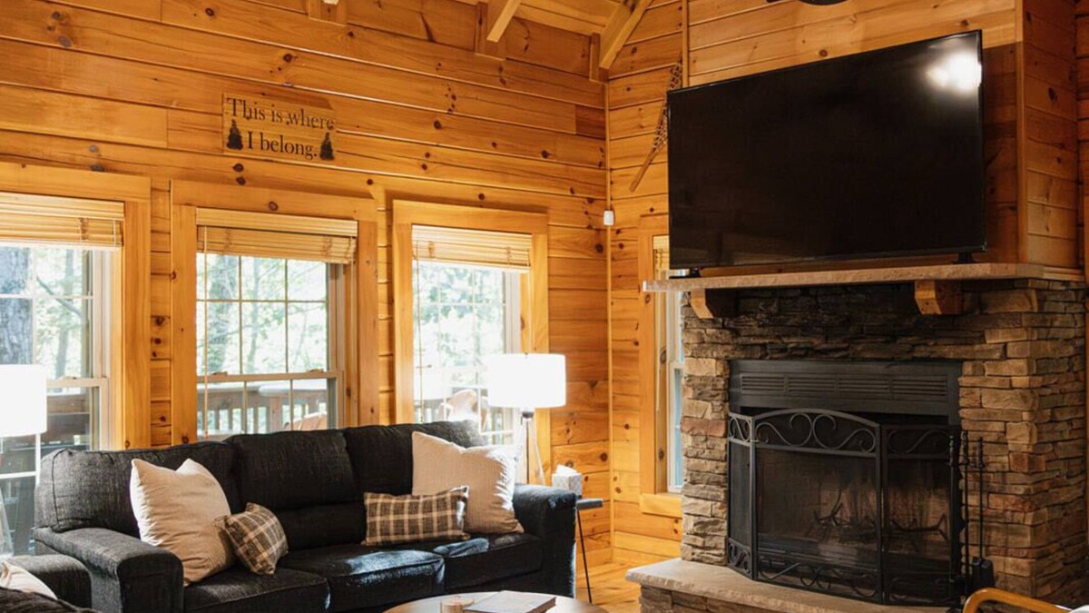 White Haven Cabin | River front cabin in the Pocono mountains with property access to D&L Trail