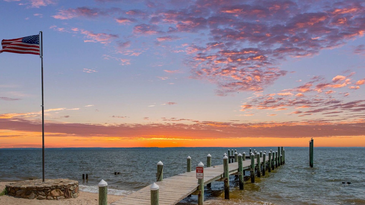 Issue House | River Front Colonial Beach Private Beach & Dock