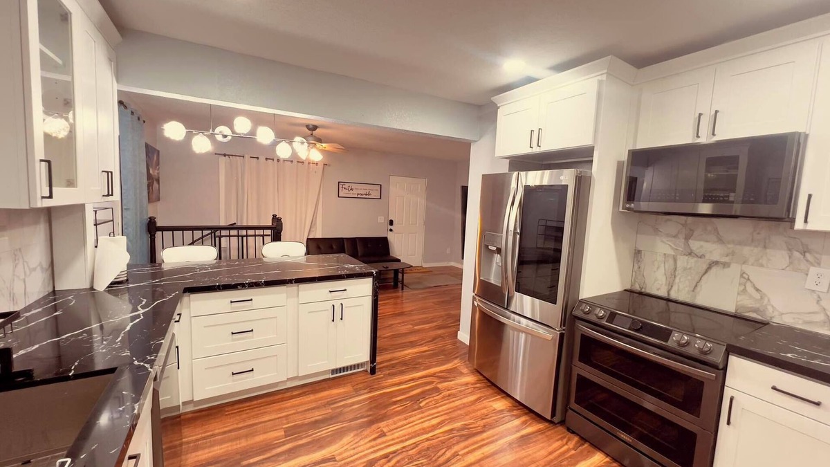 Tukwila Cottage | River-front Cottage house - Salmon Fishing at front door & All other attractions