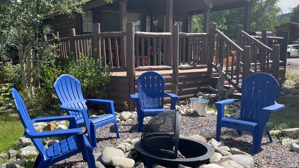 Breckenridge Ski Chalet | River Front, Cozy Chalet-Close to Town/Gondola/indoor pool/hot tubs/Deck/Shuttle