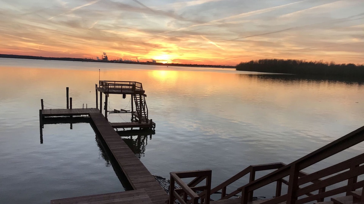 Charles City House | River-front estate, beautifully updated. Located on the historic James River.