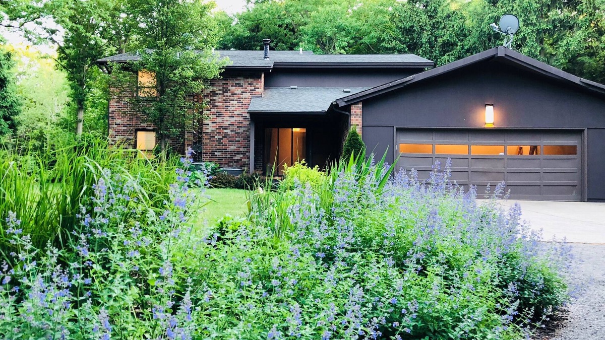 Pullman House | River front home/Game room/Cable/Grill/Fire Pit/Tennis Court/Wifi/AC