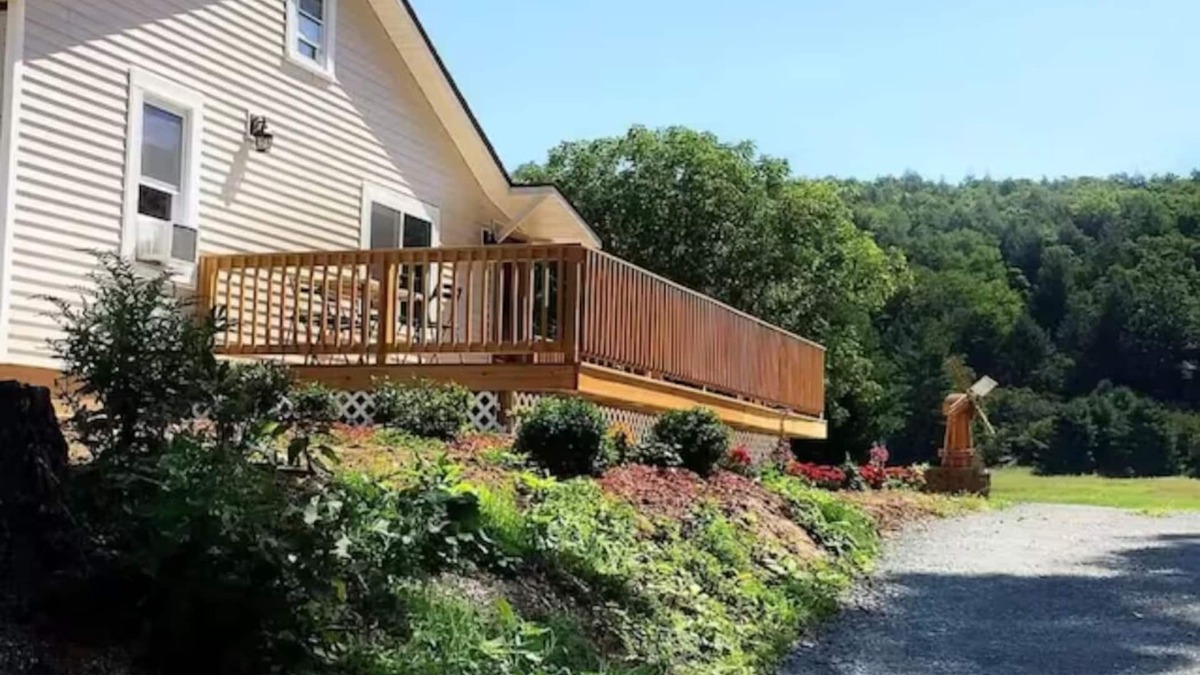 Monticello Cottage | River Front Home with lots of Outdoor Activities