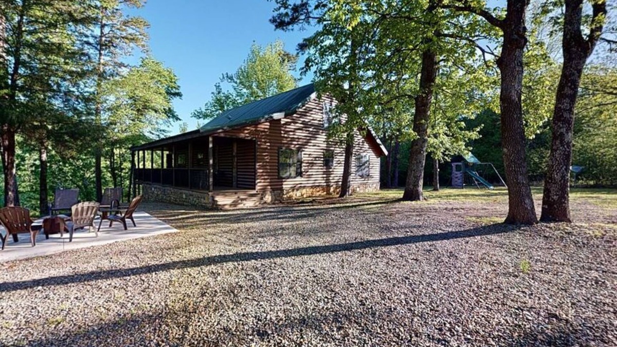 Hochatown Cabin | River Front Luxury 3 Bedroom ON Glover River UPDATED
