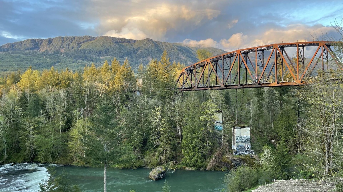 King County Condo | River front Oasis 🌿