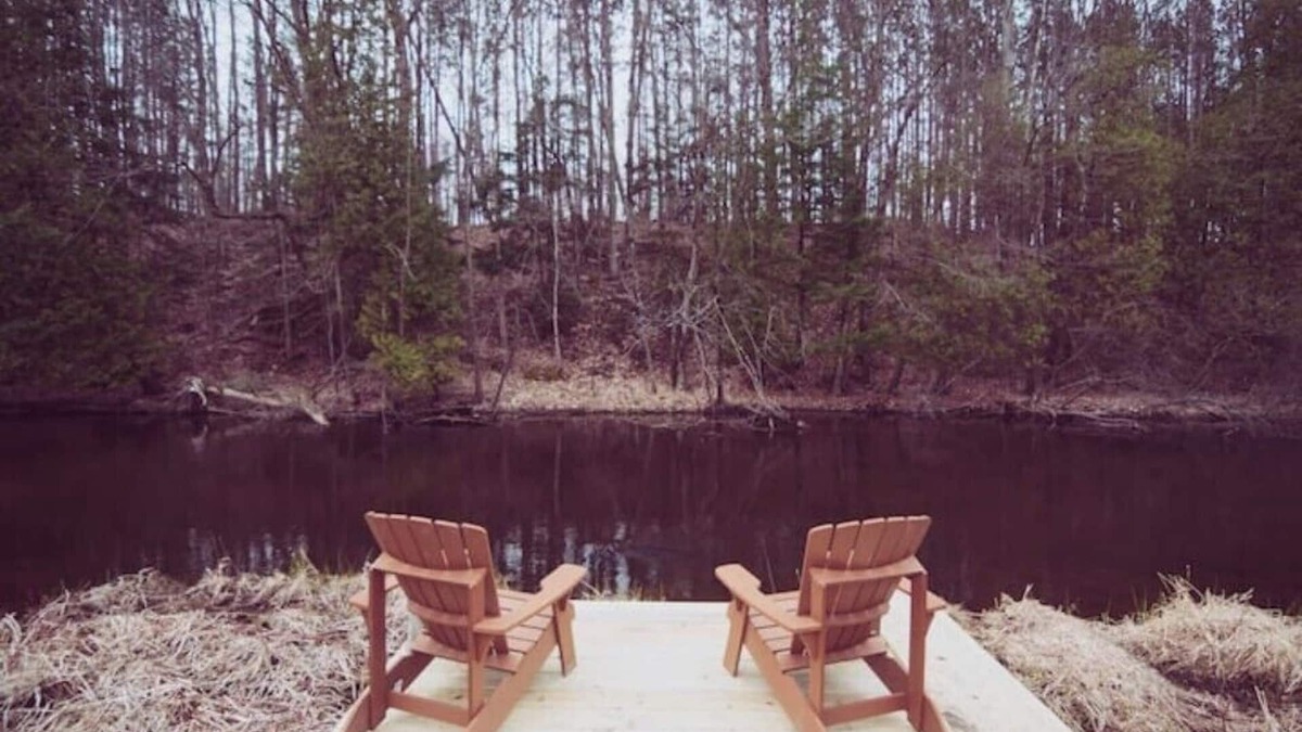 Free Soil House | RIVER FRONT-Pet Friendly-Couples-Nature-Firepit