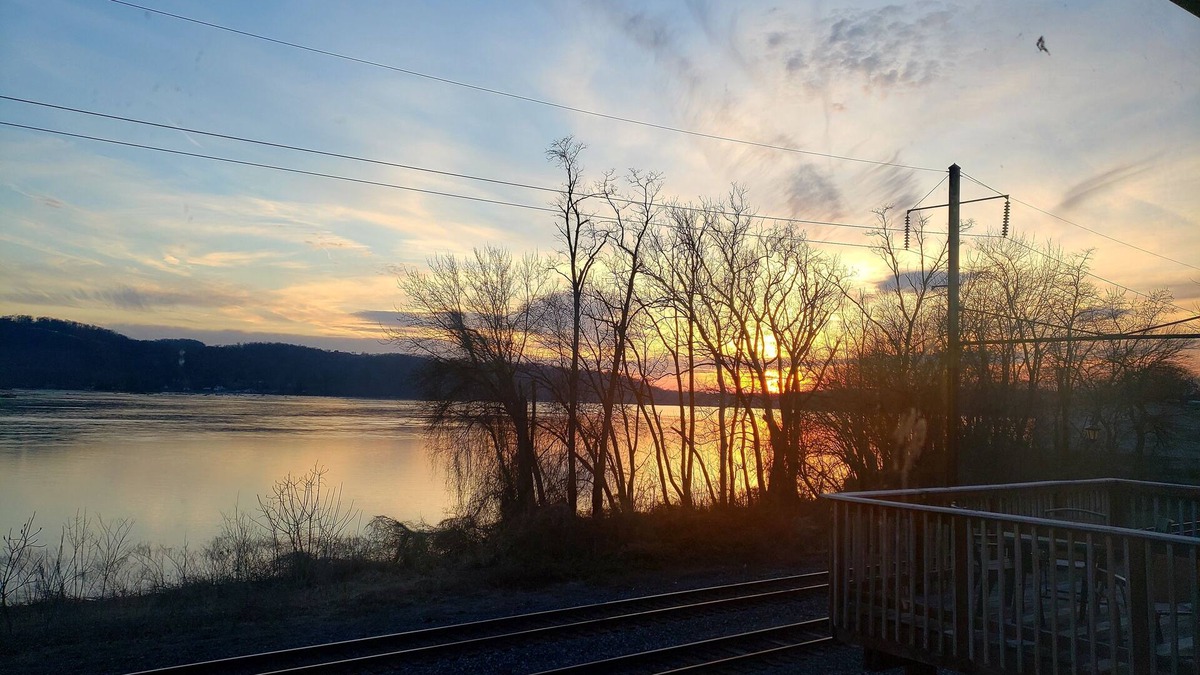 Columbia Apartment | River Front Property with a View!