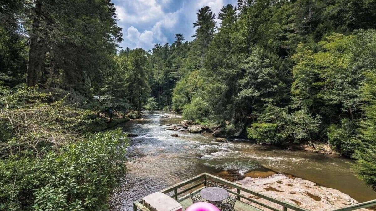Ellijay House | RIVER FRONT Retreat perfect for families, couples, getaways.