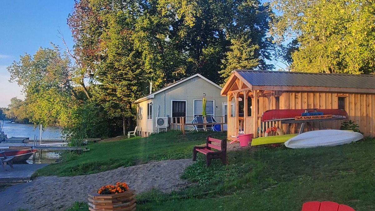 Hastings Apartment | River Front Studio on Trent River