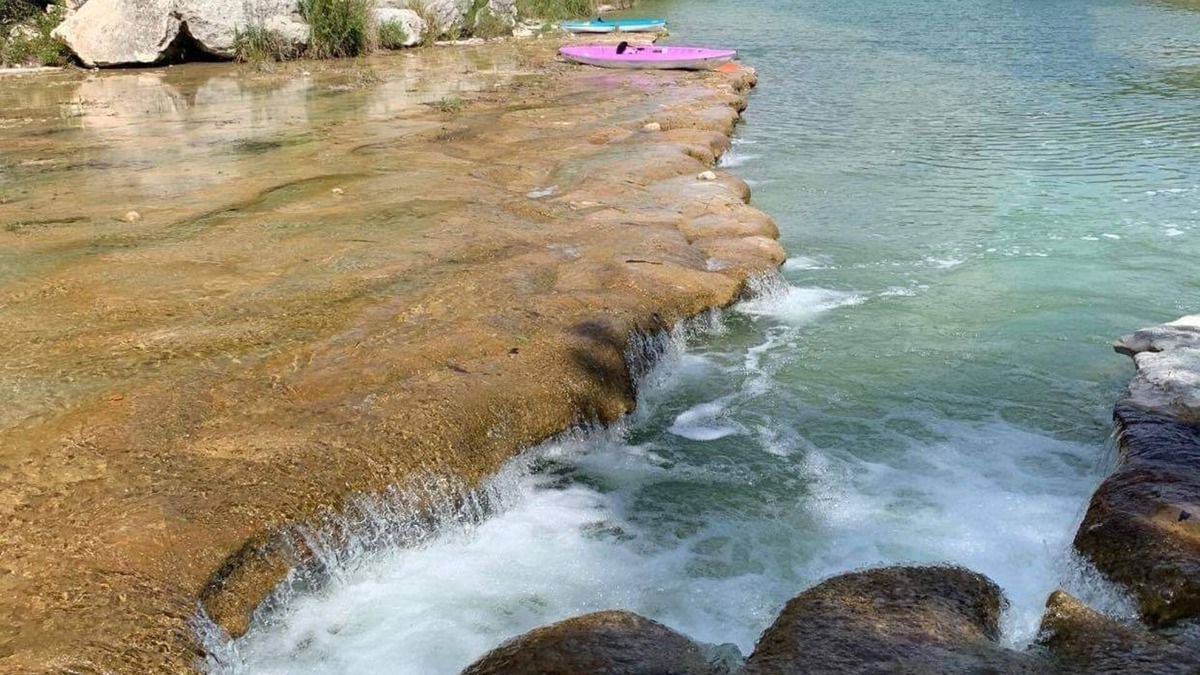 Hunt Cottage | River Front-Waterfalls-Outdoor Fireplace-WiFi