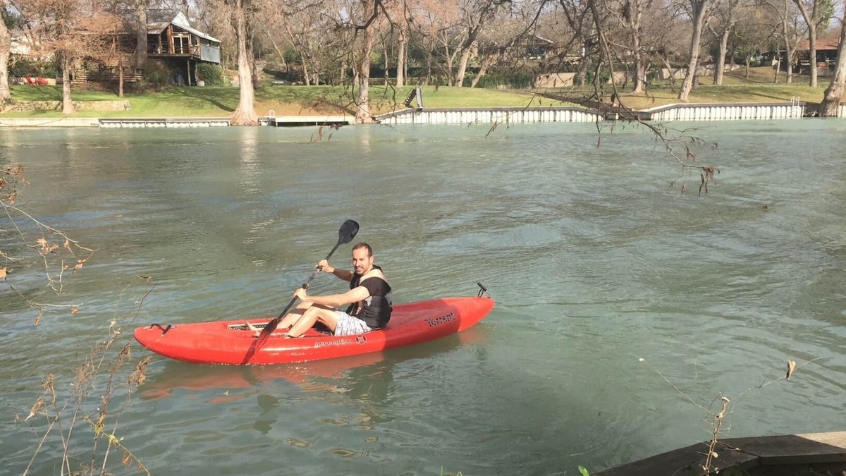 McQueeney House | River front! We Have Water! Summer fun. Family friendly.