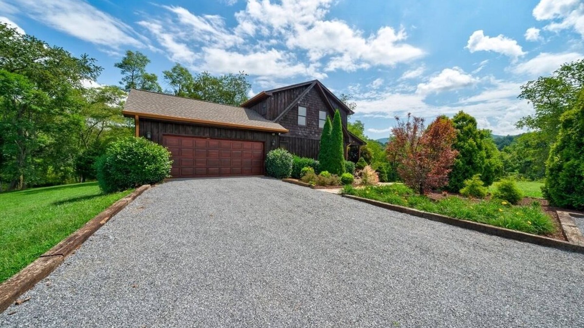 Hiawassee Cabin | River Gem on the river with a private location