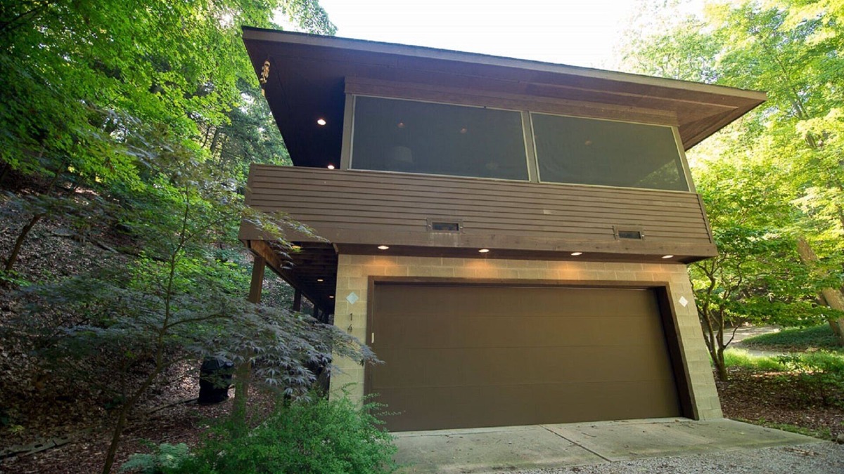 Saugatuck Cottage | 'River Groove' A Modern Dwelling in the woods . Desirable location in Saugatuck