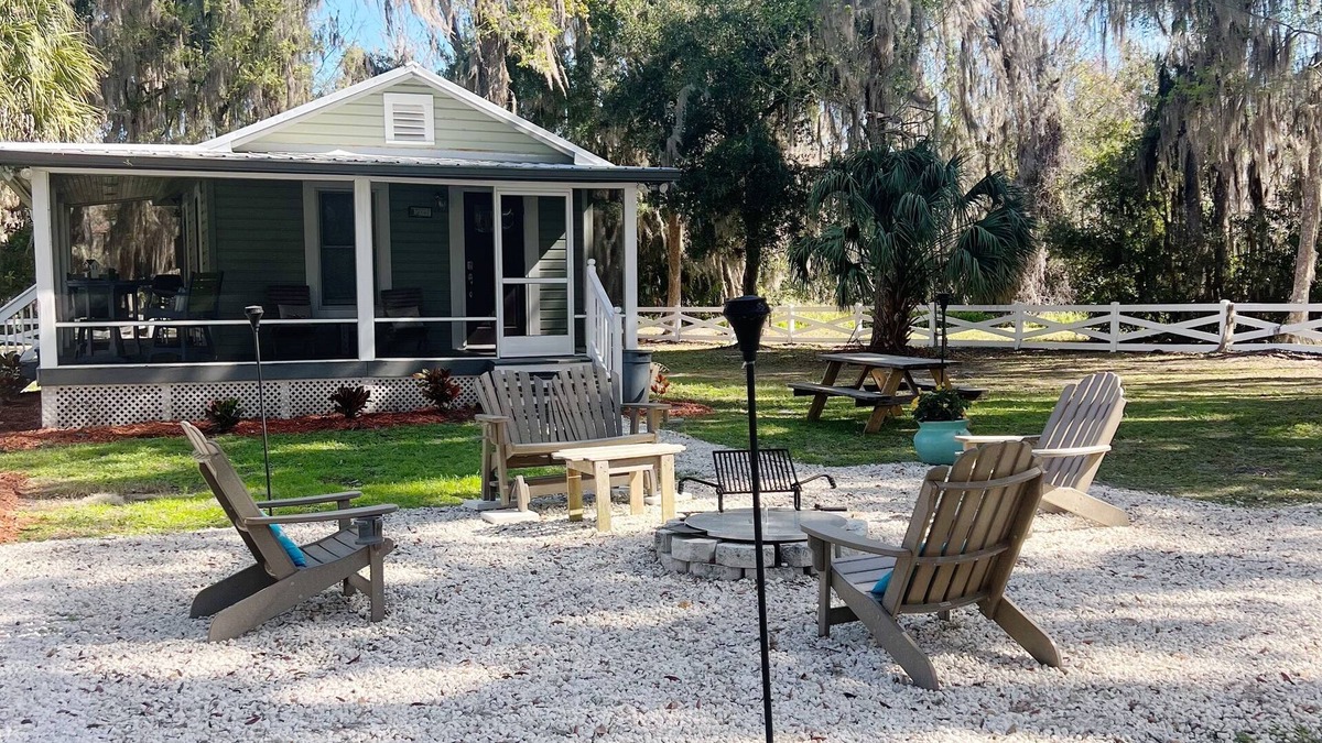 Crescent City Cottage | River Guest Cottage. Bring Your Boat