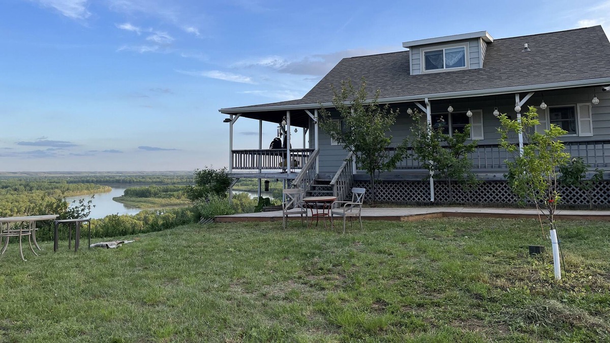 Williston House | River Hacienda #1 - Private 2 Story Home with Missouri River View