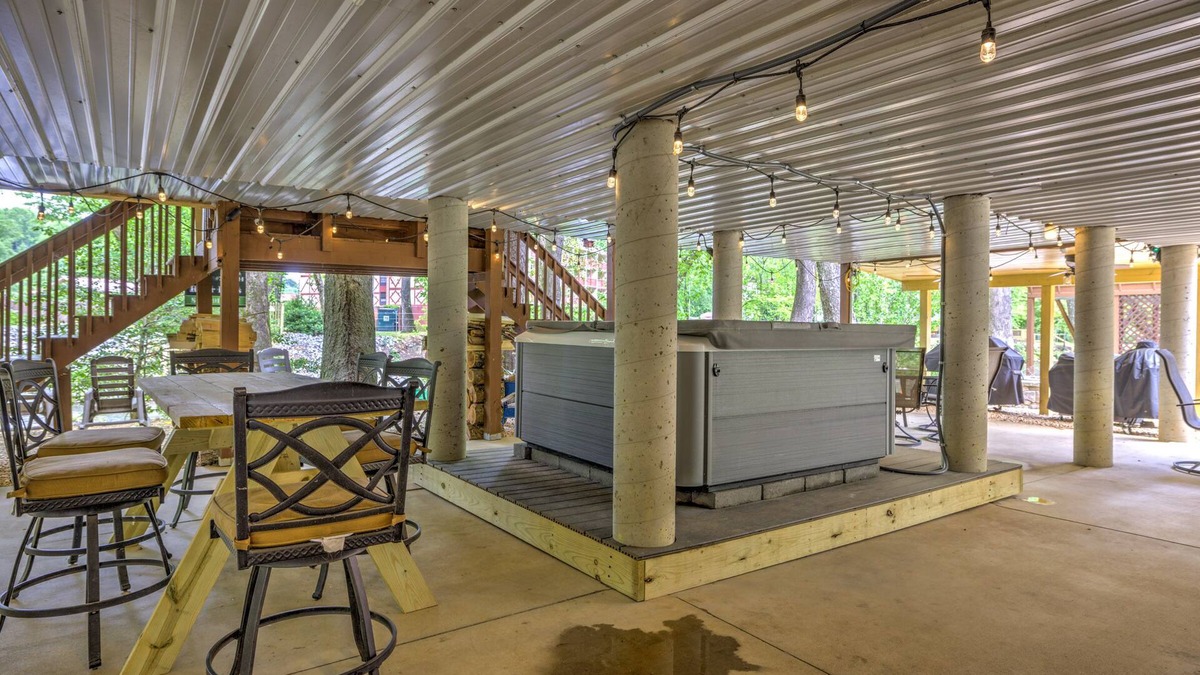 Helen Cabin | River Haus - Riverfront Luxury Vacation Home in Downtown Helen
