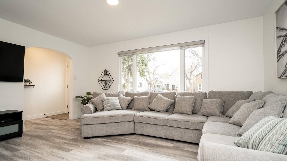 Tuxedo House | River Heights +Trendy 3 Bdr + Amazing Location (209)