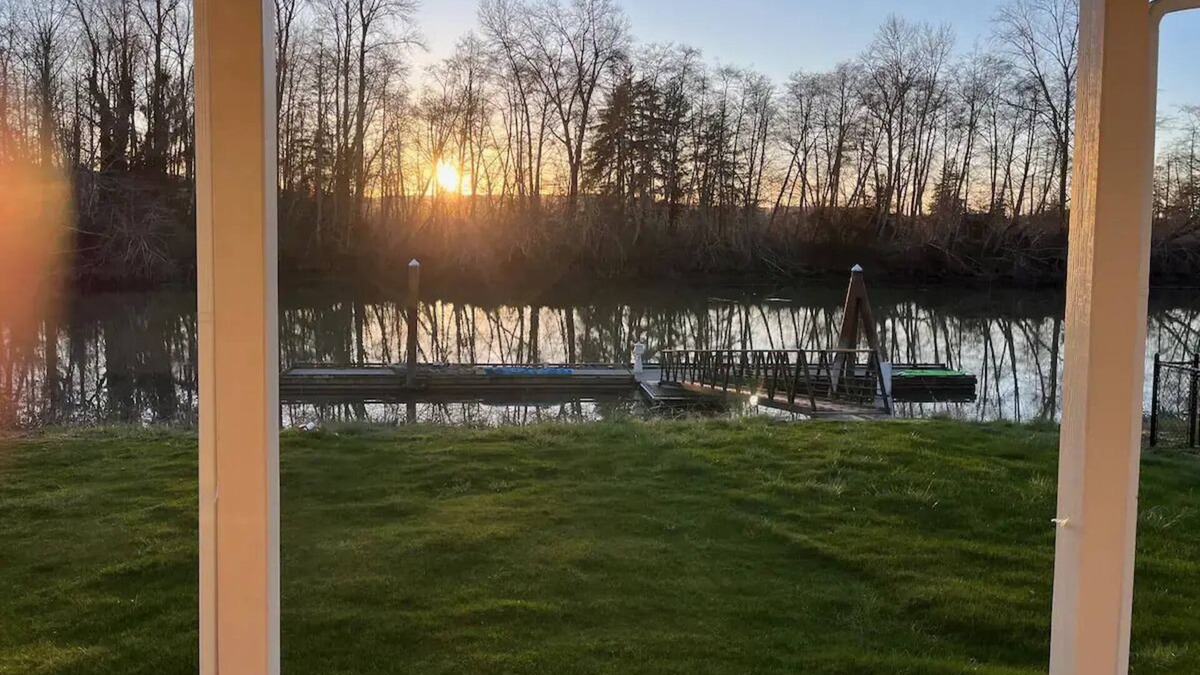 Cathlamet House | River House in Cathlamet
