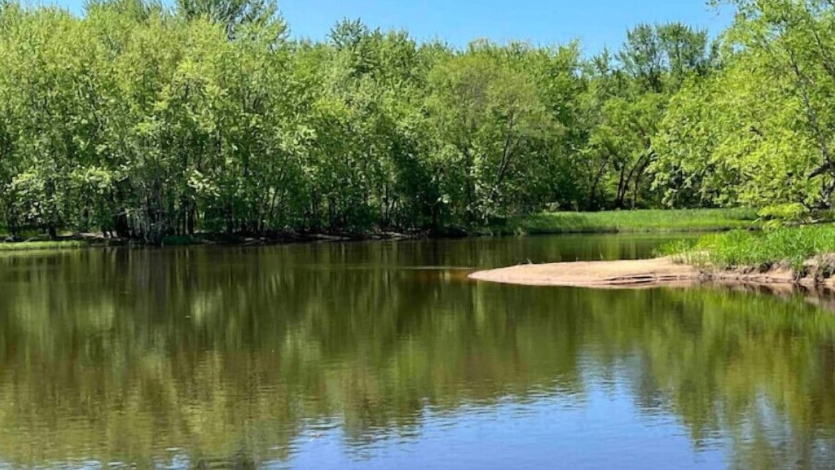 Mauston House | River House on 4 acres! Bring the dog!