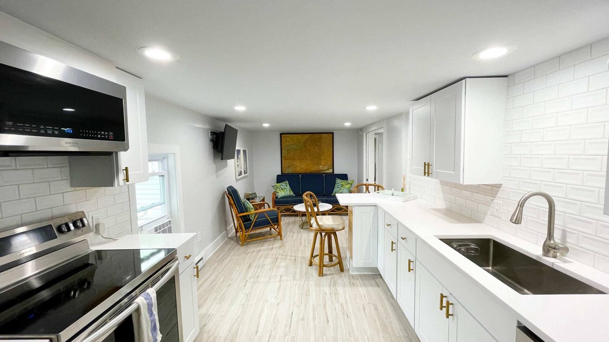 Clayton Condo | River Inspired 1-BR Condo in the Cottages on James