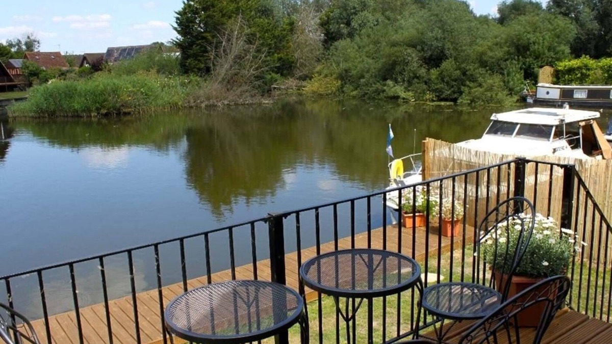 Isleham Cabin | River Lark Lodge