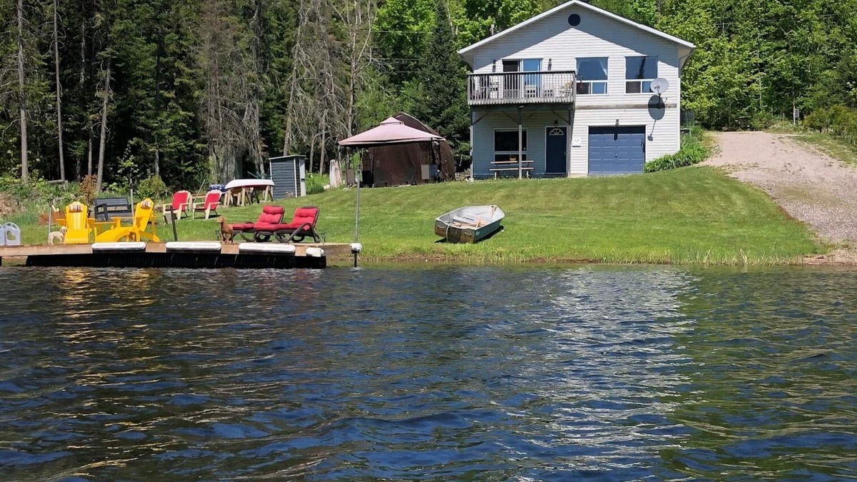 Ryerson House | River Lea Cottage-on the Majestic Magnetawan River-Summer dates are available!