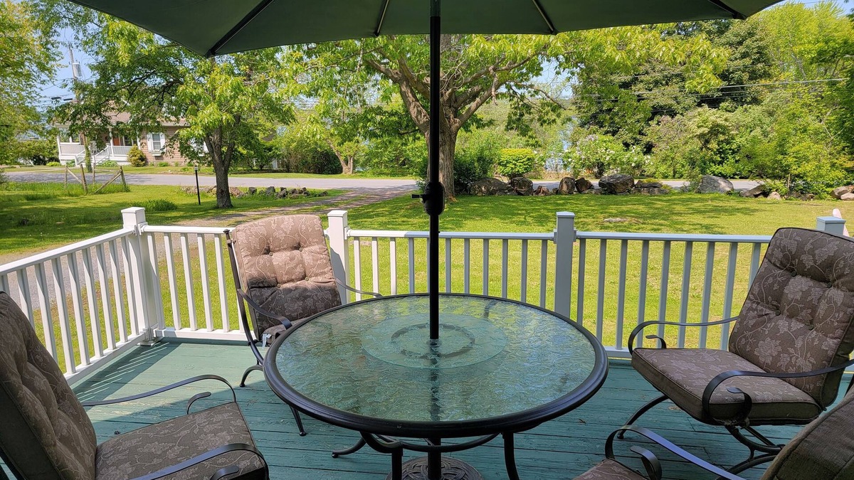 Alexandria Bay Cottage | River Life Cottage - Alexandria Bay, NY - Dingman Point