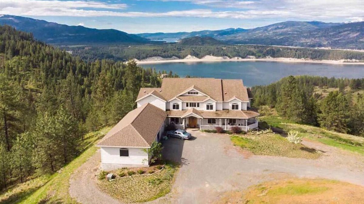 Kettle Falls House | River/Mountain View House Suite #2