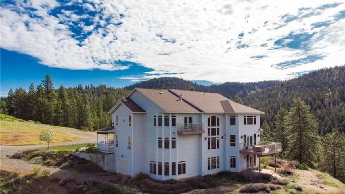 Kettle Falls House | River/Mountain View House Suite #3