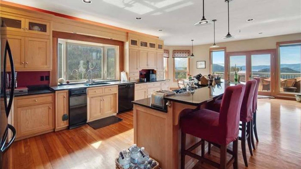 Kettle Falls House | River/Mountain View House Suite #4
