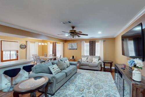 New Roads House | River on the Pointe