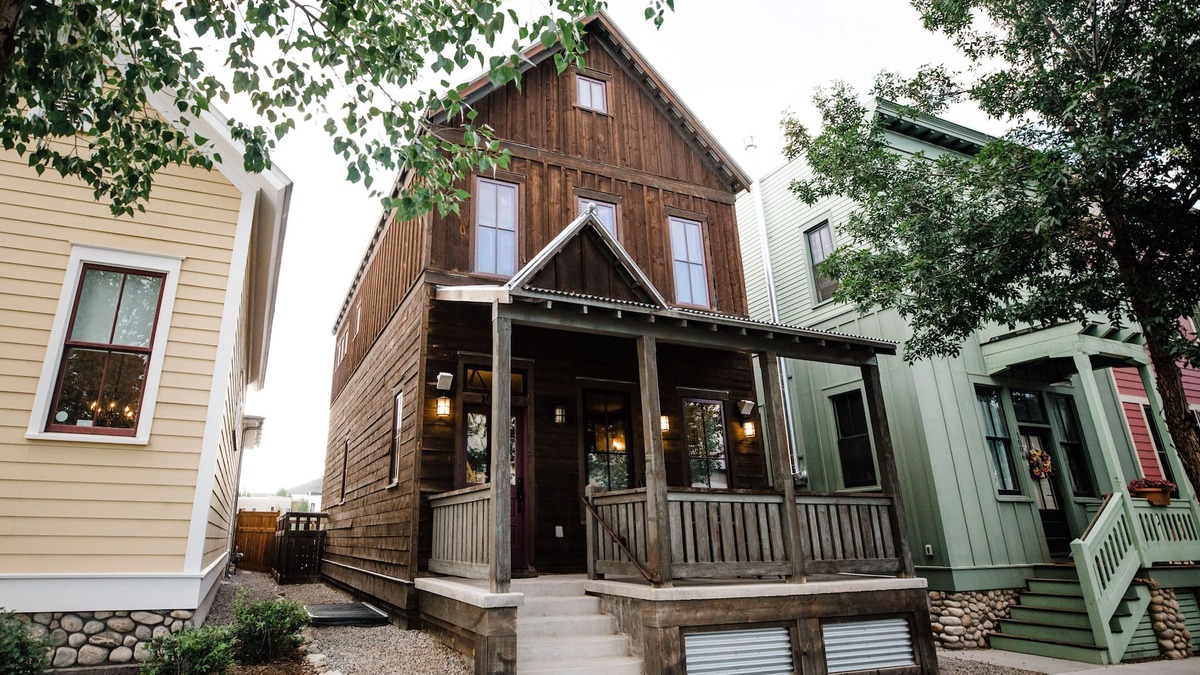 Buena Vista House | River Park Retreat! Best location in South Main, 25 yds to park. 4Bd+1, 2.5Ba