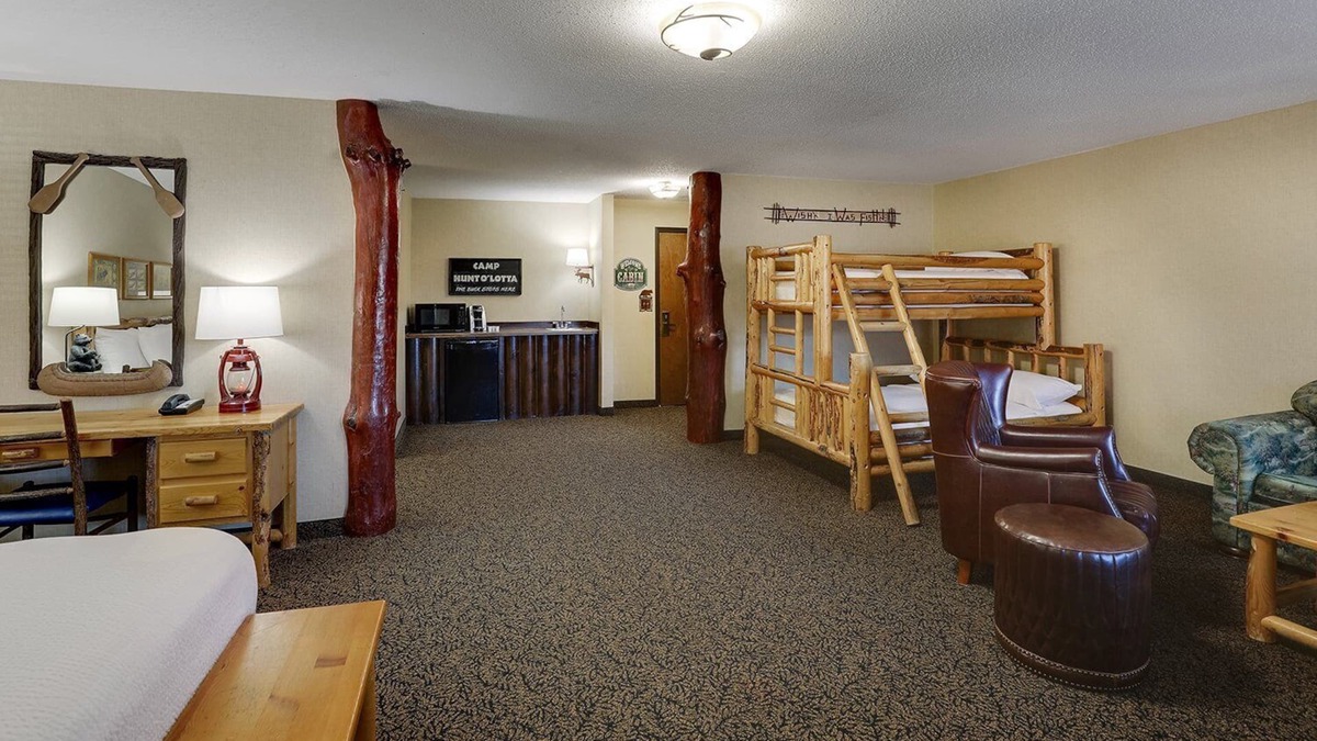 Moline Hotel | River Path Access available! Quad Cities Stay for Family | 2 Units