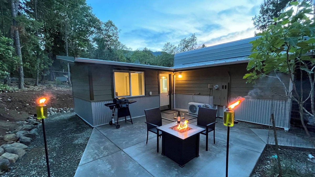 Murphy Apartment | River Rapids home: new 2023, hot tub March 2024