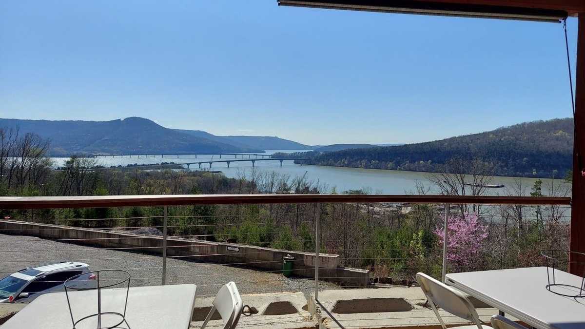 Lupton City Boat Rental | River Retreat Floating Cabin w/mountain views. Pet friendly
