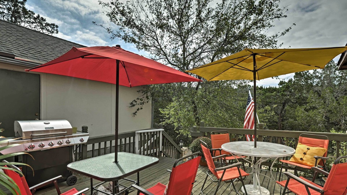 Hunt House | River Retreat w/ Deck, 2 Kayaks, Fire Pit & Grill!