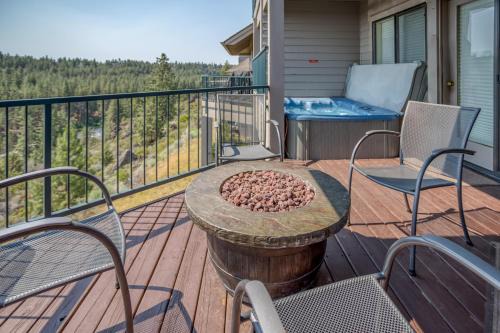 Century West House | River Ridge 422AB - Meredith Lodging
