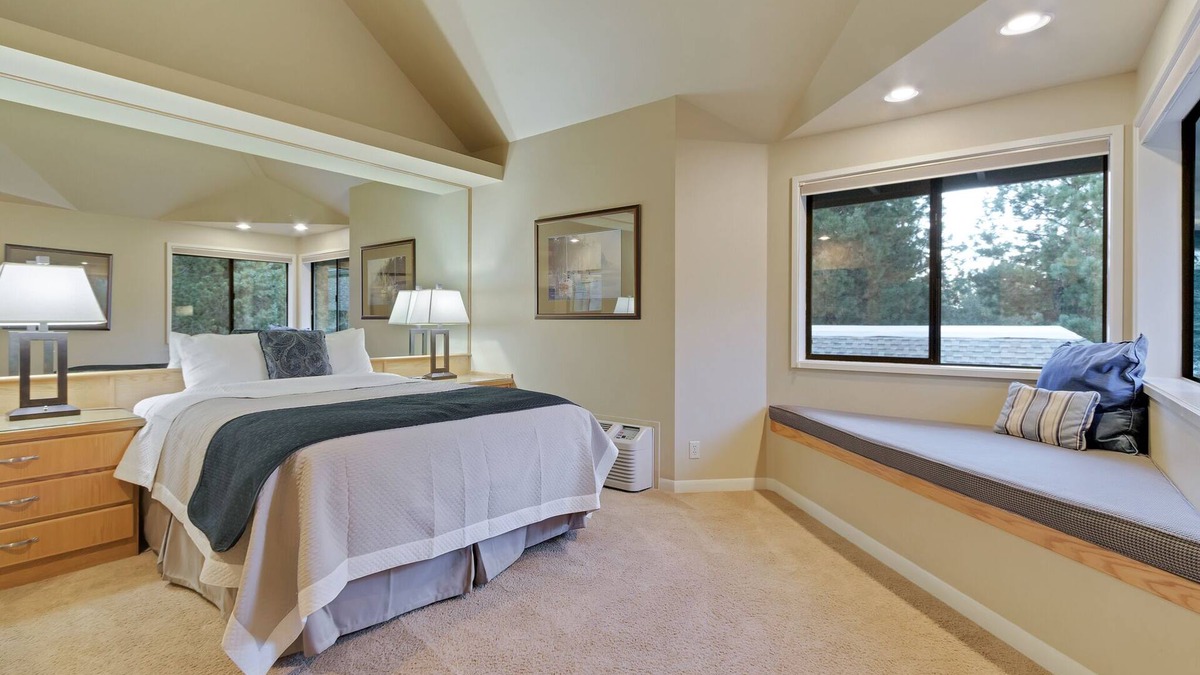 Century West Hotel | River Ridge 428B - Meredith Lodging, Private, Hotel Style Suite in Bend