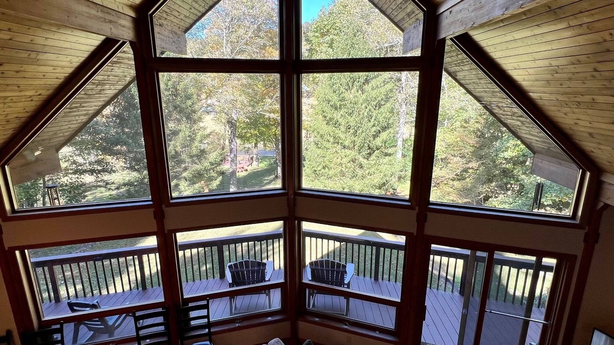 Boone Ski Chalet | River Ridge B-28 Riverfront, firepit, jacuzzi.