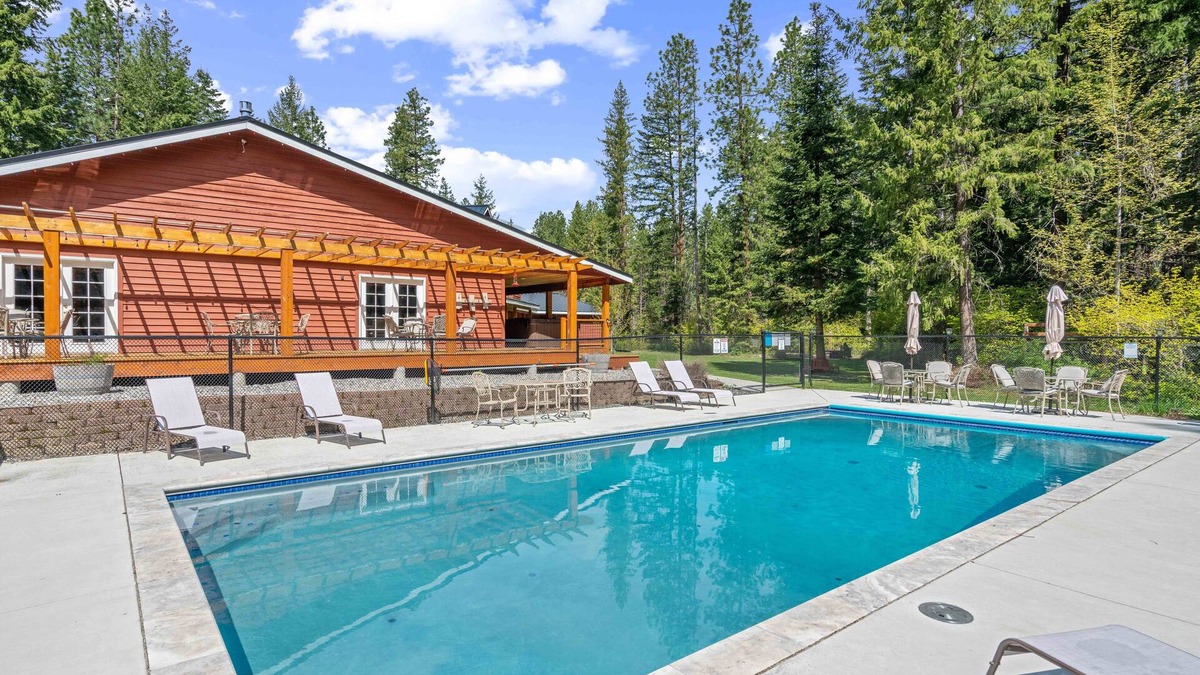 Leavenworth Cabin | River Road Lodge-Sleeps 16, Hot tub, 2 Fireplaces, Pool Table