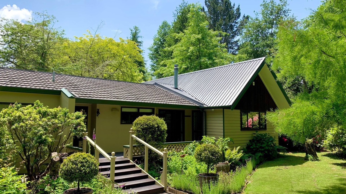 Broadlands Forest House | River Road Spa Lodge - Broadlands Forest
