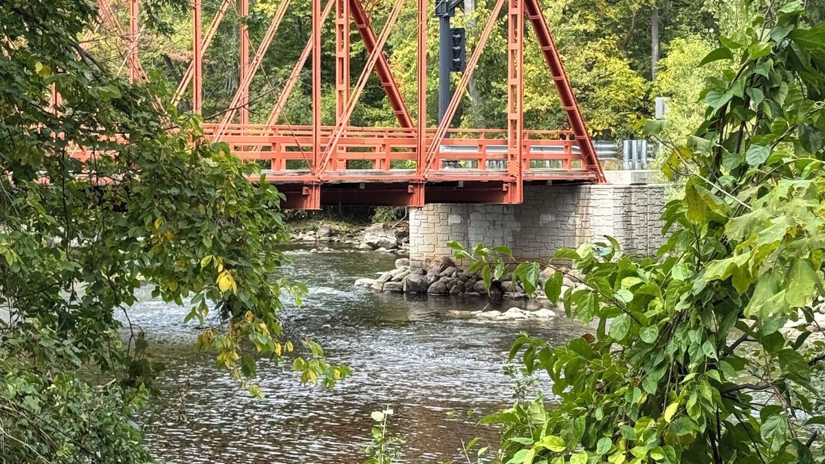 Ann Arbor House | River Rock Guest House, Minutes to Ann Arbor, on the Huron River & B2B Trail