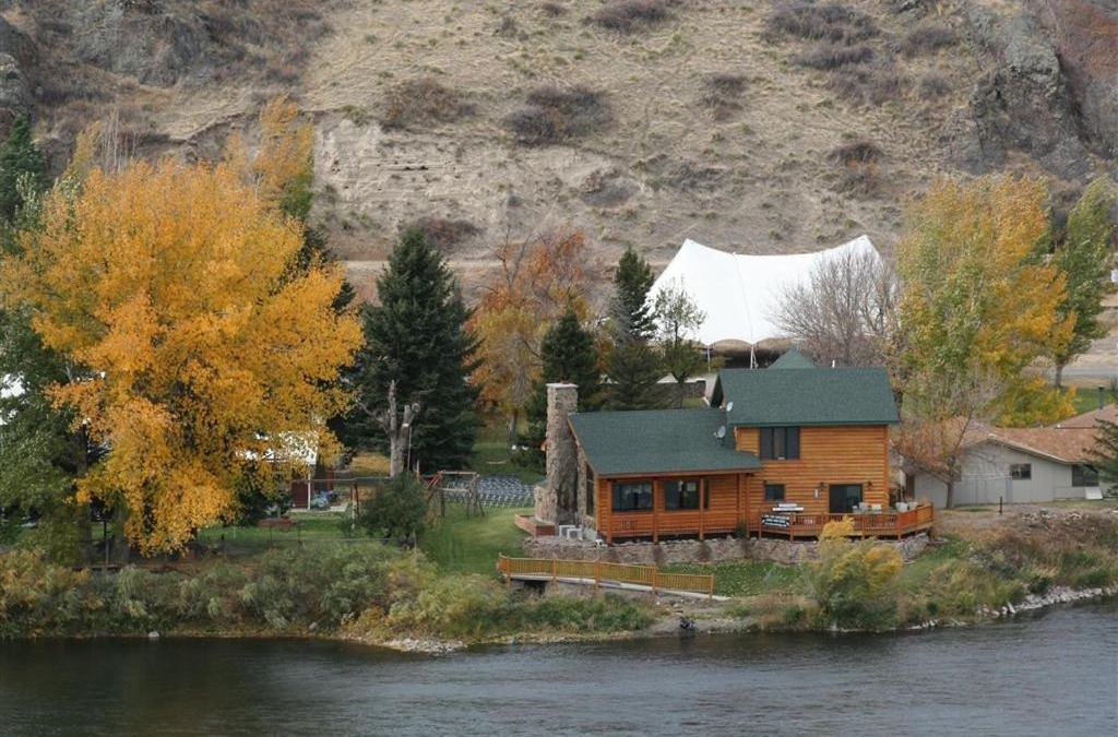 Cascade Bed & Breakfast | River's Bend Lodge