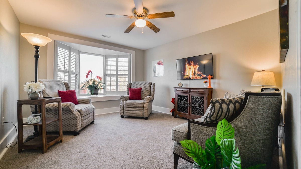 Cape Girardeau Apartment | River's Dawn - Modernized Historic Home - River Views - King Bed - Fast Wifi