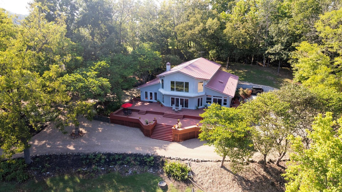 Norfork House | "River's Edge" - Gorgeous 4,600sqft Home with Walk-in River Access