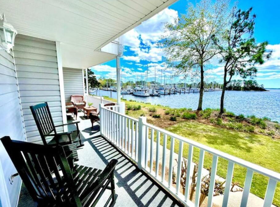 Fairfield Harbour Apartment | River's Edge